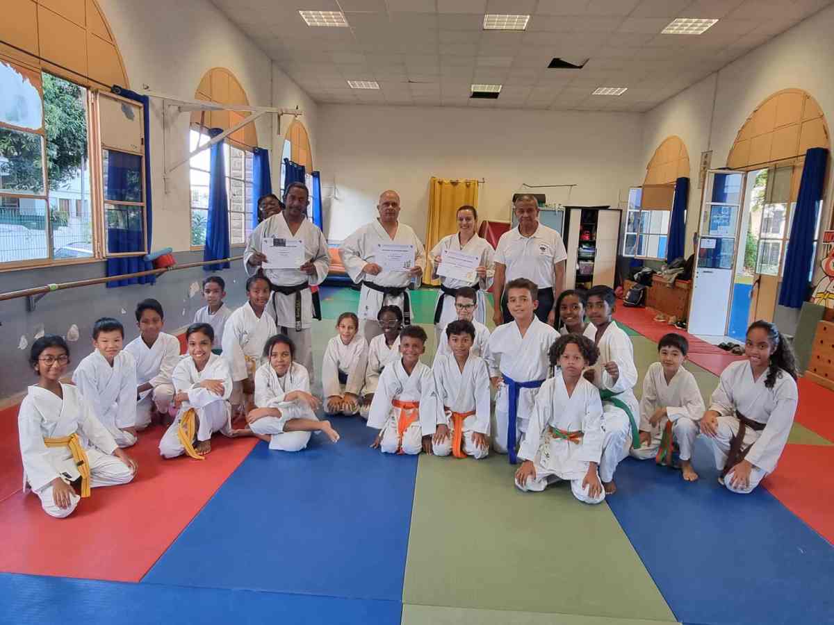 Remise de diplômes de Grades le 25&nbsp;octobre